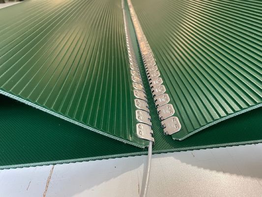 Beli Custom Made Pvc Conveyor Belt Hitam Hijau Putih Dengan Sambungan Yang Berbeda online manufacture