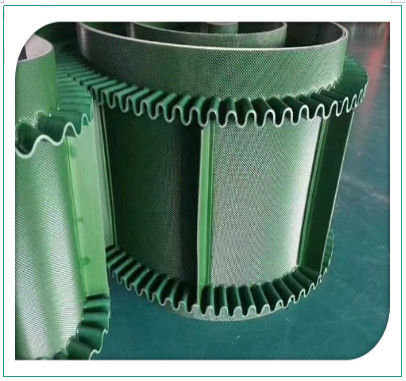 Warna yang Berbeda Persegi samping Cleat PVC Green Flat Conveyor Belt